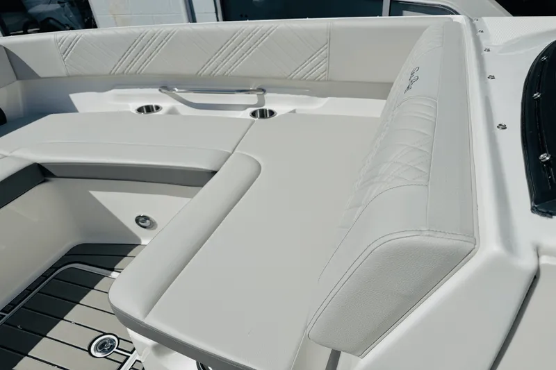 Slide: The Image of Sea Ray SDX 270 Outboard 2025 - 41