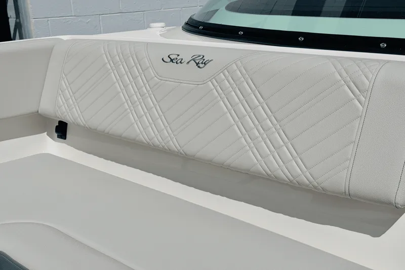 Slide: The Image of Sea Ray SDX 270 Outboard 2025 - 43