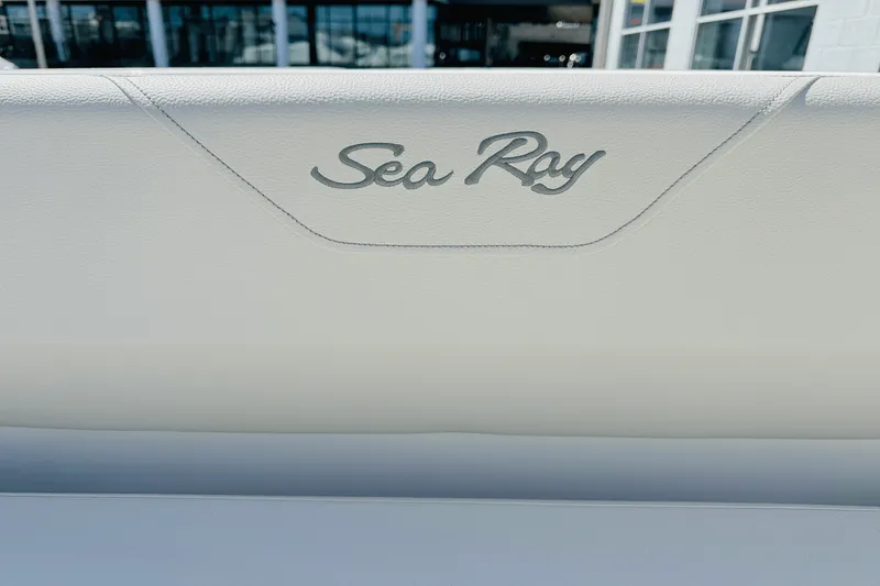 Slide: The Image of Sea Ray SDX 270 Outboard 2025 - 44