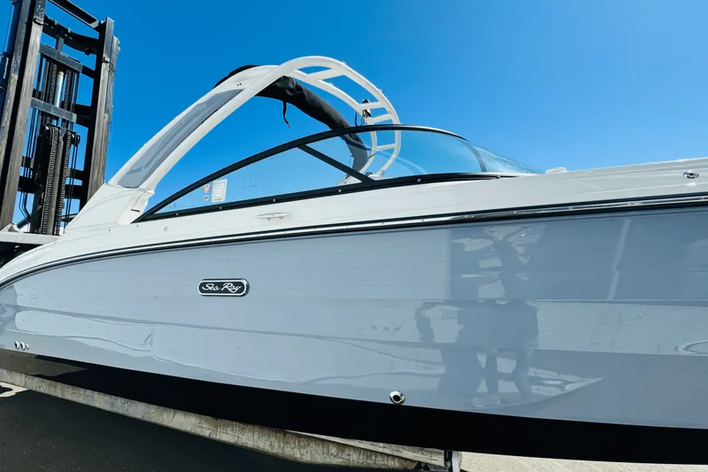 Slide: The Image of Sea Ray SDX 270 Outboard 2025 - 5