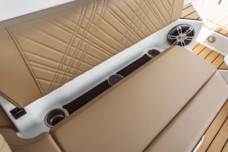 Slide: The Image of Sea Ray SDX 270 Outboard 2025 - 59