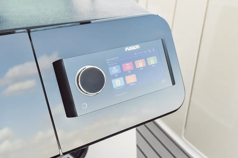 Slide: The Image of Sea Ray SDX 270 Outboard 2025 - 65