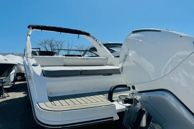 Slide: The Image of Sea Ray SDX 270 Outboard 2025 - 7