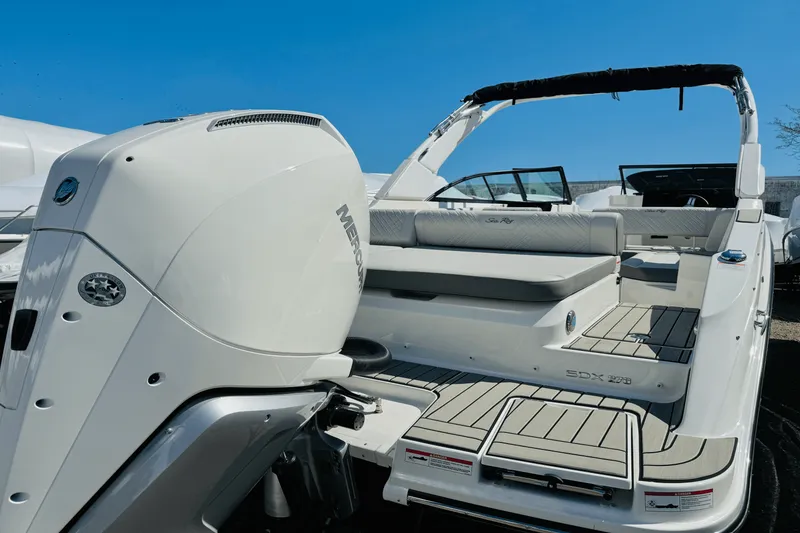 Slide: The Image of Sea Ray SDX 270 Outboard 2025 - 8