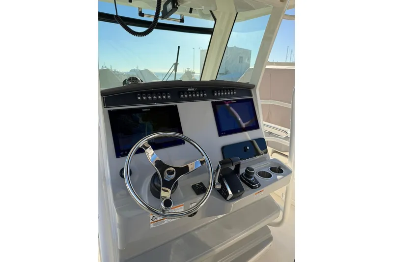 Slide: The Image of Boston Whaler 330 Outrage 2023 - 8
