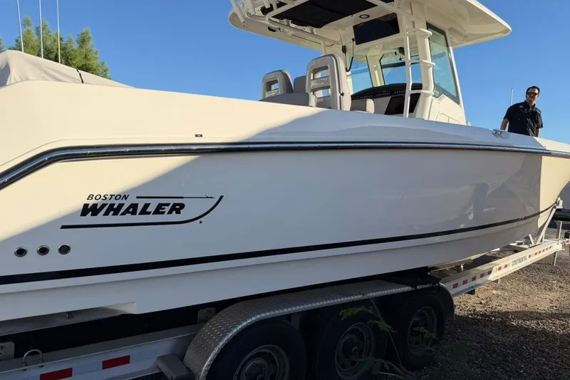 Slide: The Image of Boston Whaler 330 Outrage 2023 - 4