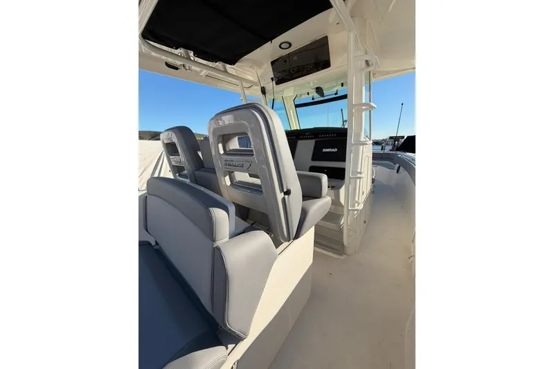 Slide: The Image of Boston Whaler 330 Outrage 2023 - 9