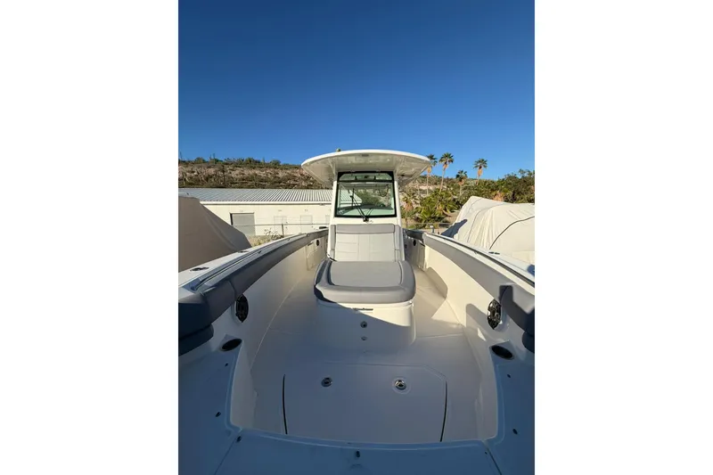 Slide: The Image of Boston Whaler 330 Outrage 2023 - 13