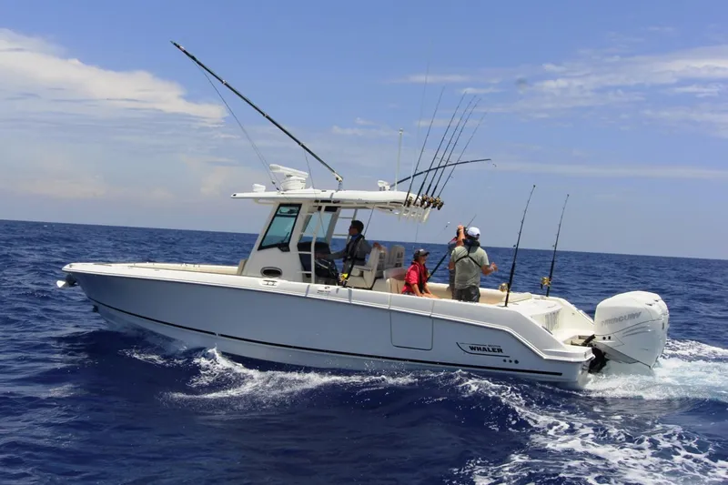 The Image of Boston Whaler 330 Outrage 2023 - 0