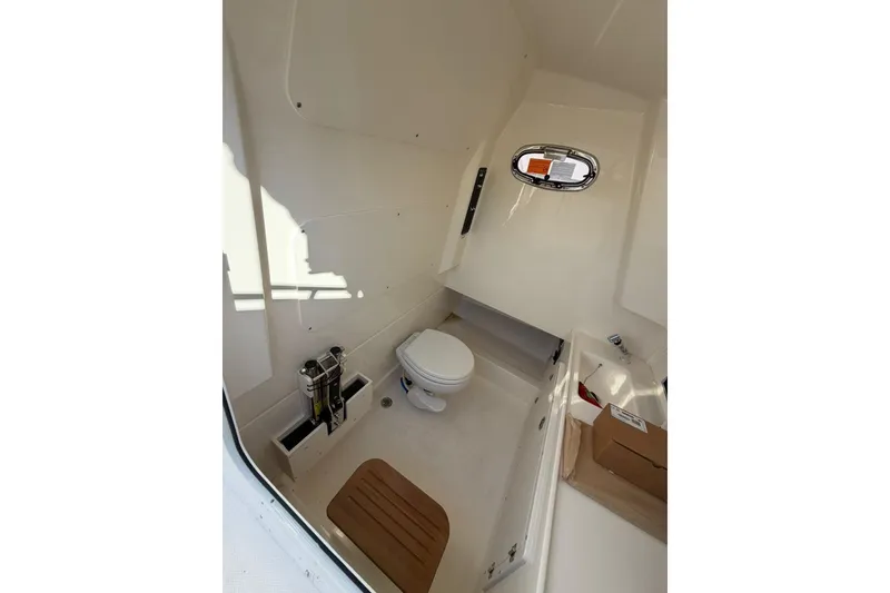 Slide: The Image of Boston Whaler 330 Outrage 2023 - 14