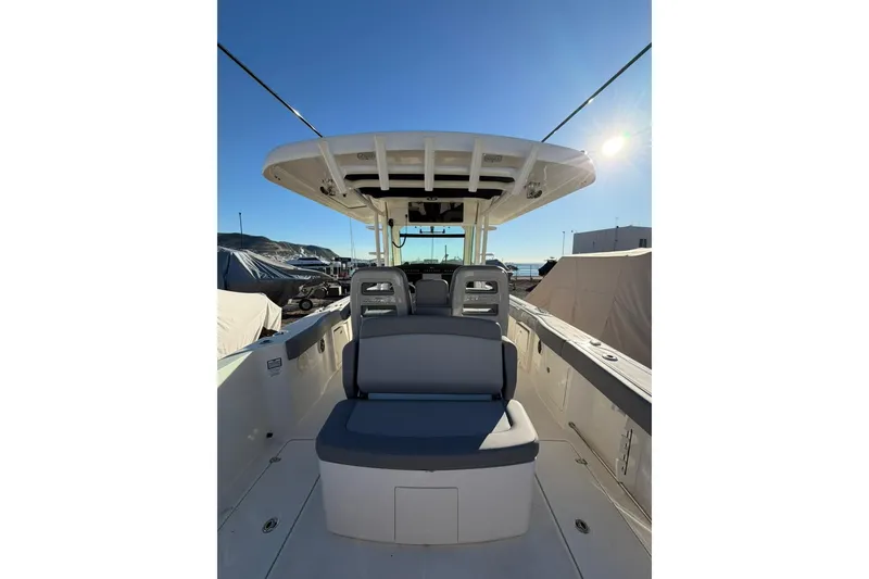 Slide: The Image of Boston Whaler 330 Outrage 2023 - 10