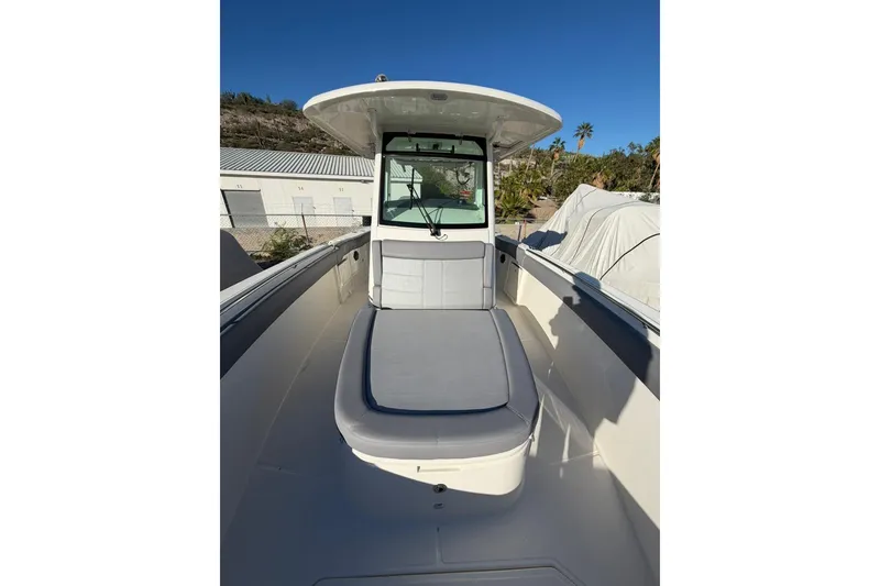 Slide: The Image of Boston Whaler 330 Outrage 2023 - 12