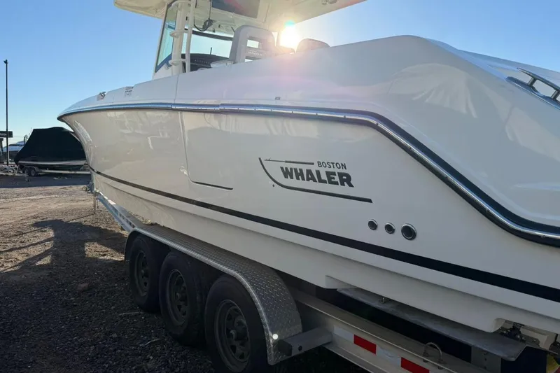 Slide: The Image of Boston Whaler 330 Outrage 2023 - 5