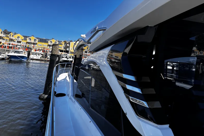 Slide: The Image of Galeon 425 HTS 2021 - 17