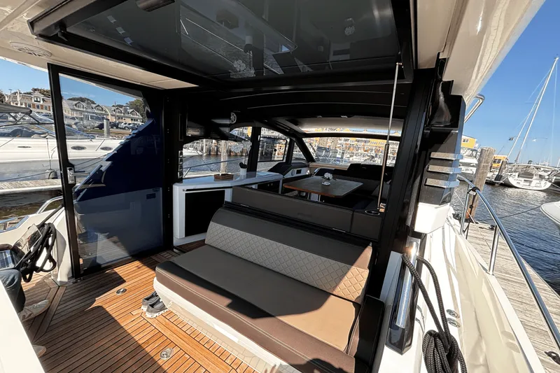 Slide: The Image of Galeon 425 HTS 2021 - 31