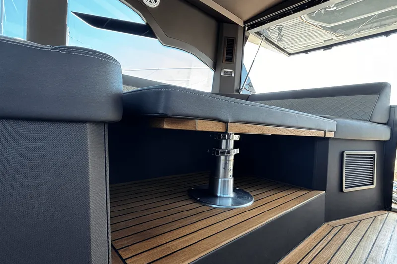 Slide: The Image of Galeon 425 HTS 2021 - 33