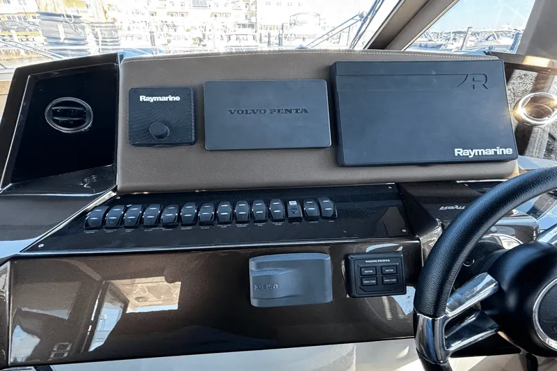 Slide: The Image of Galeon 425 HTS 2021 - 34