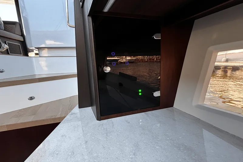 Slide: The Image of Galeon 425 HTS 2021 - 40