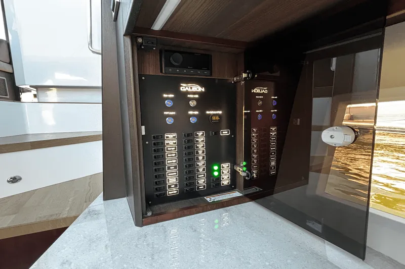 Slide: The Image of Galeon 425 HTS 2021 - 41