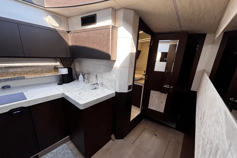 Slide: The Image of Galeon 425 HTS 2021 - 42