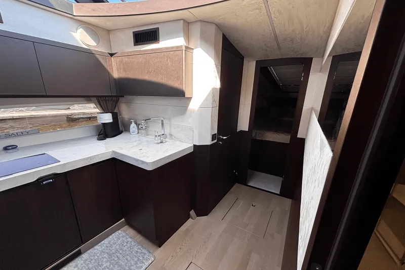 Slide: The Image of Galeon 425 HTS 2021 - 44