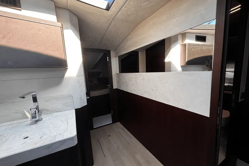 Slide: The Image of Galeon 425 HTS 2021 - 45