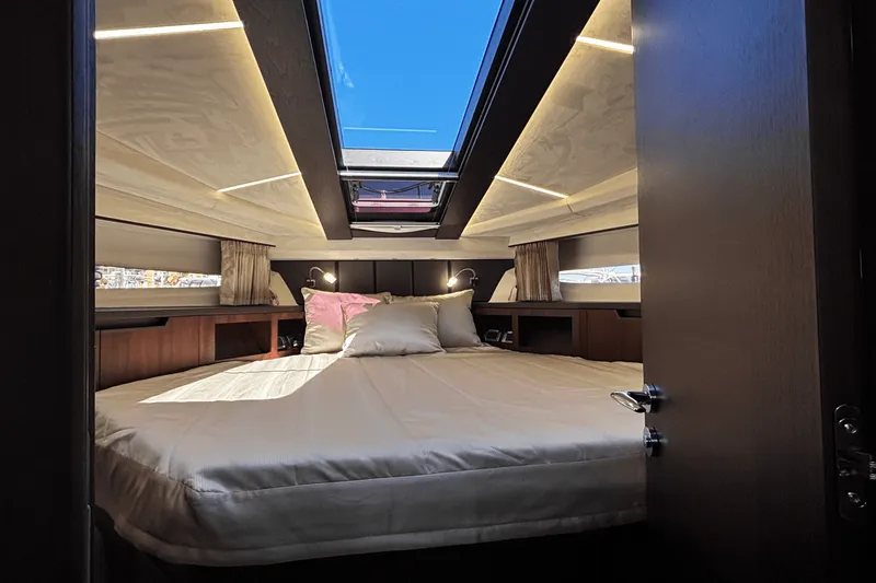 Slide: The Image of Galeon 425 HTS 2021 - 47