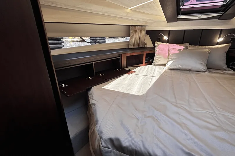 Slide: The Image of Galeon 425 HTS 2021 - 48