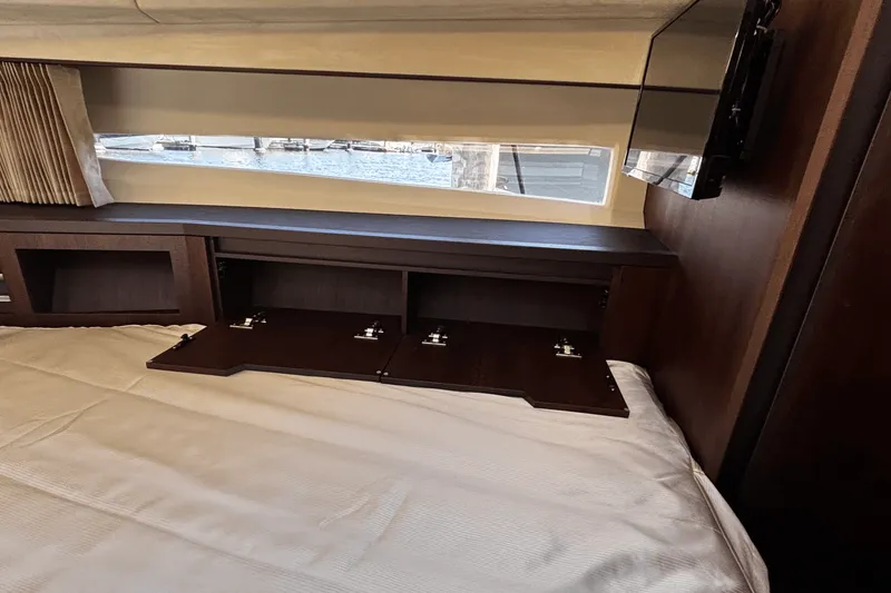 Slide: The Image of Galeon 425 HTS 2021 - 49