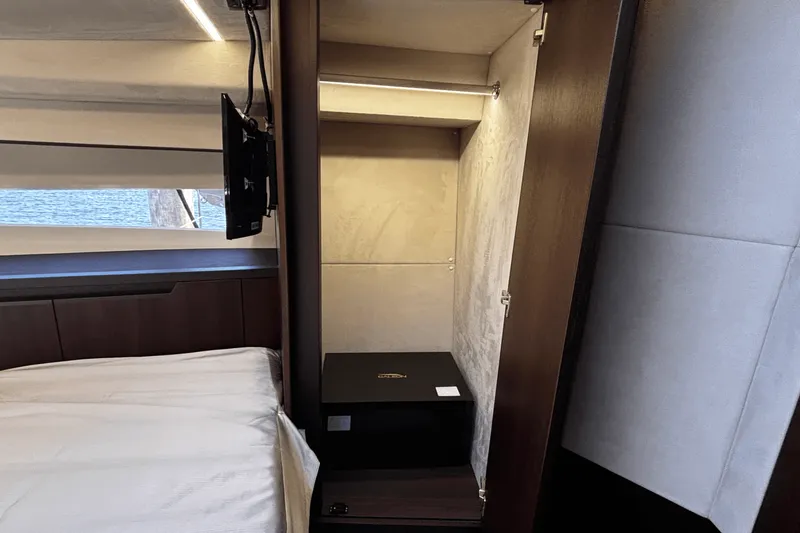 Slide: The Image of Galeon 425 HTS 2021 - 50