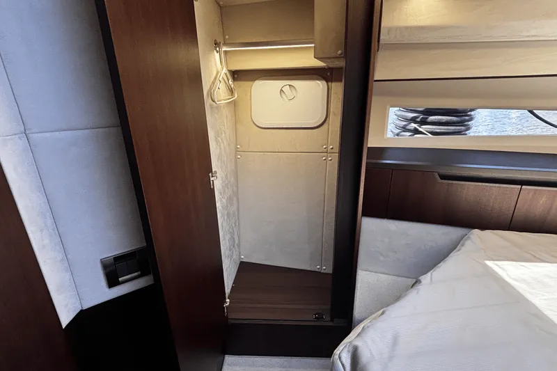 Slide: The Image of Galeon 425 HTS 2021 - 51