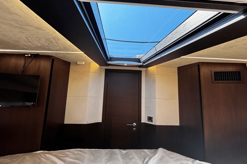 Slide: The Image of Galeon 425 HTS 2021 - 52