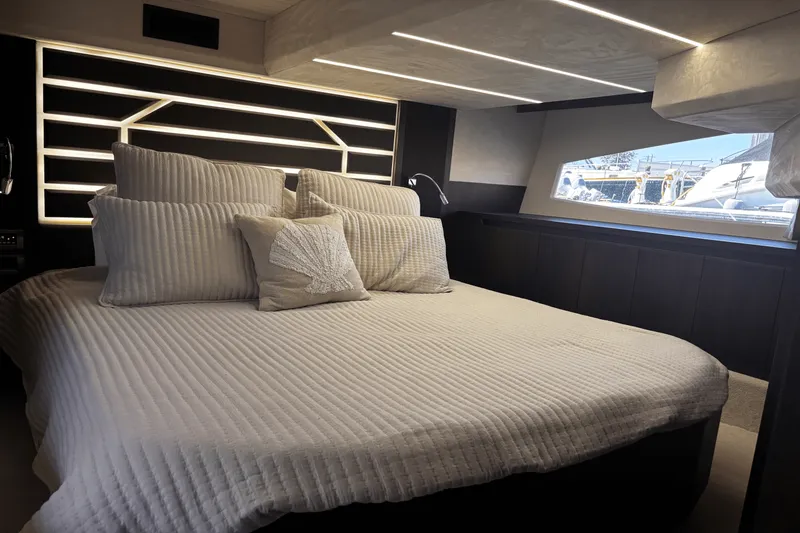 Slide: The Image of Galeon 425 HTS 2021 - 53