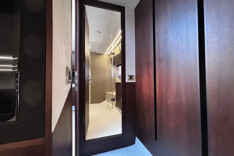 Slide: The Image of Galeon 425 HTS 2021 - 57