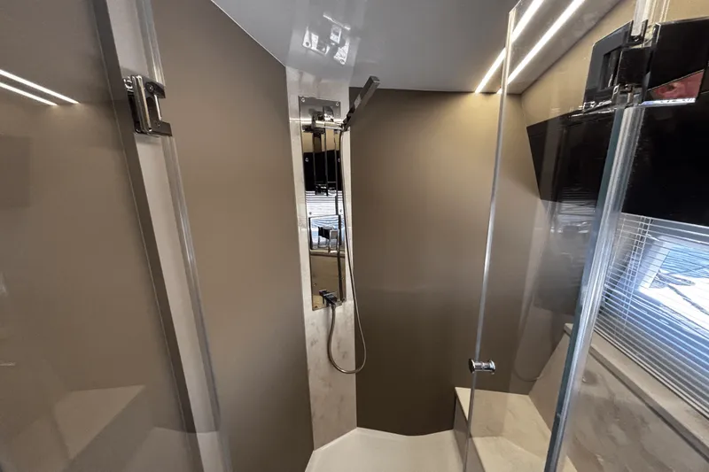 Slide: The Image of Galeon 425 HTS 2021 - 59