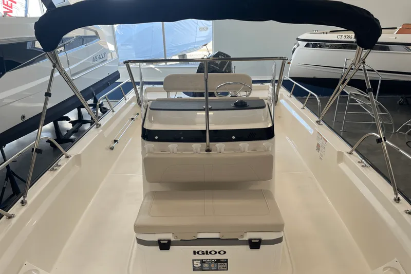 Slide: The Image of Boston Whaler 210 Montauk 2025 - 11