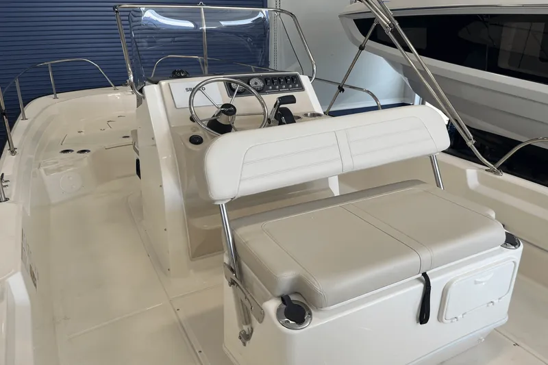 Slide: The Image of Boston Whaler 210 Montauk 2025 - 5