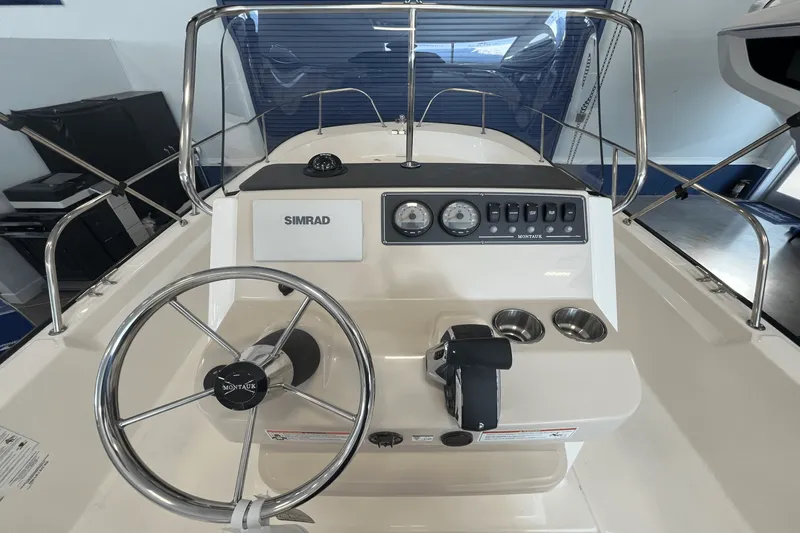 Slide: The Image of Boston Whaler 210 Montauk 2025 - 8