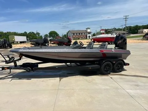 Slide: The Image of Ikon Boats VLX 20 2025 - 3