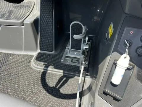 Slide: The Image of Ikon Boats VLX 20 2025 - 4