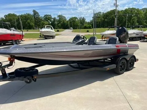Slide: The Image of Ikon Boats VLX 20 2025 - 9