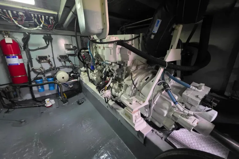 Slide: The Image of Meridian 580 Pilothouse 2005 - 78