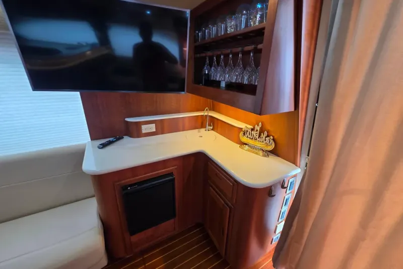 Slide: The Image of Meridian 580 Pilothouse 2005 - 12