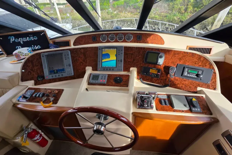 Slide: The Image of Meridian 580 Pilothouse 2005 - 22