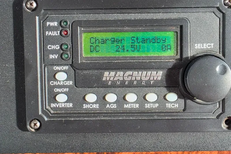 Slide: The Image of Meridian 580 Pilothouse 2005 - 23