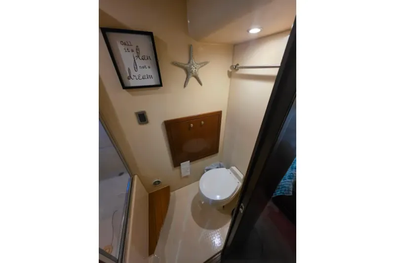 Slide: The Image of Meridian 580 Pilothouse 2005 - 30