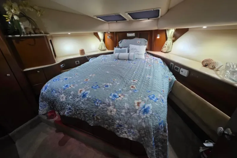 Slide: The Image of Meridian 580 Pilothouse 2005 - 34