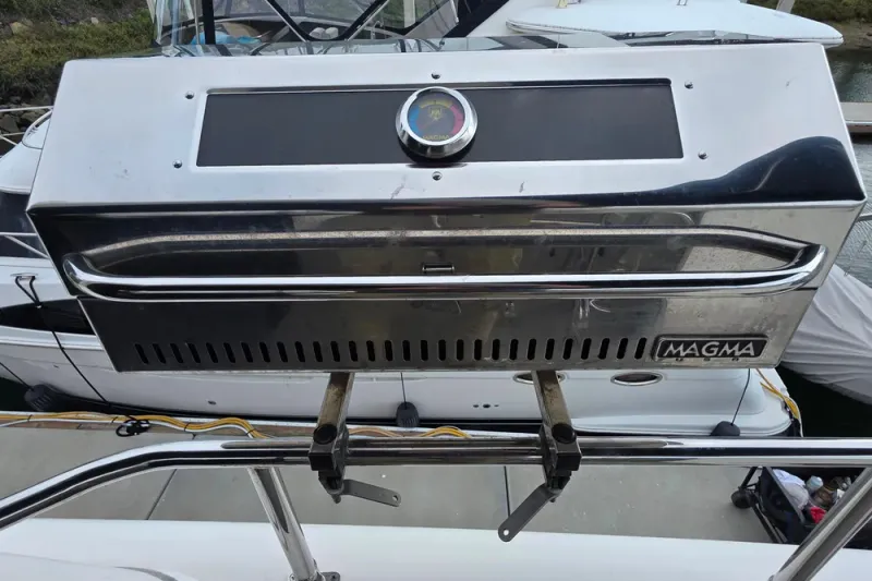 Slide: The Image of Meridian 580 Pilothouse 2005 - 75