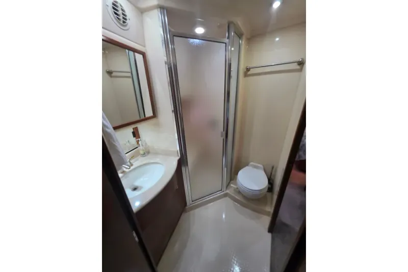 Slide: The Image of Meridian 580 Pilothouse 2005 - 37