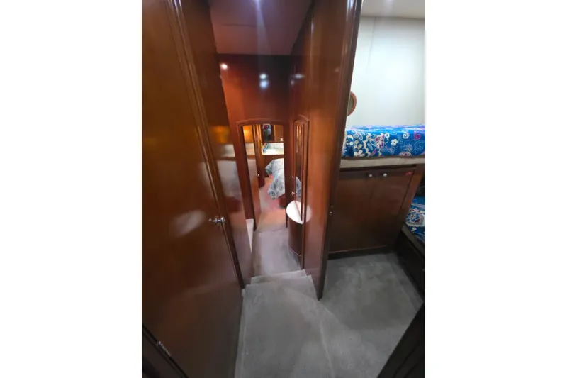 Slide: The Image of Meridian 580 Pilothouse 2005 - 43